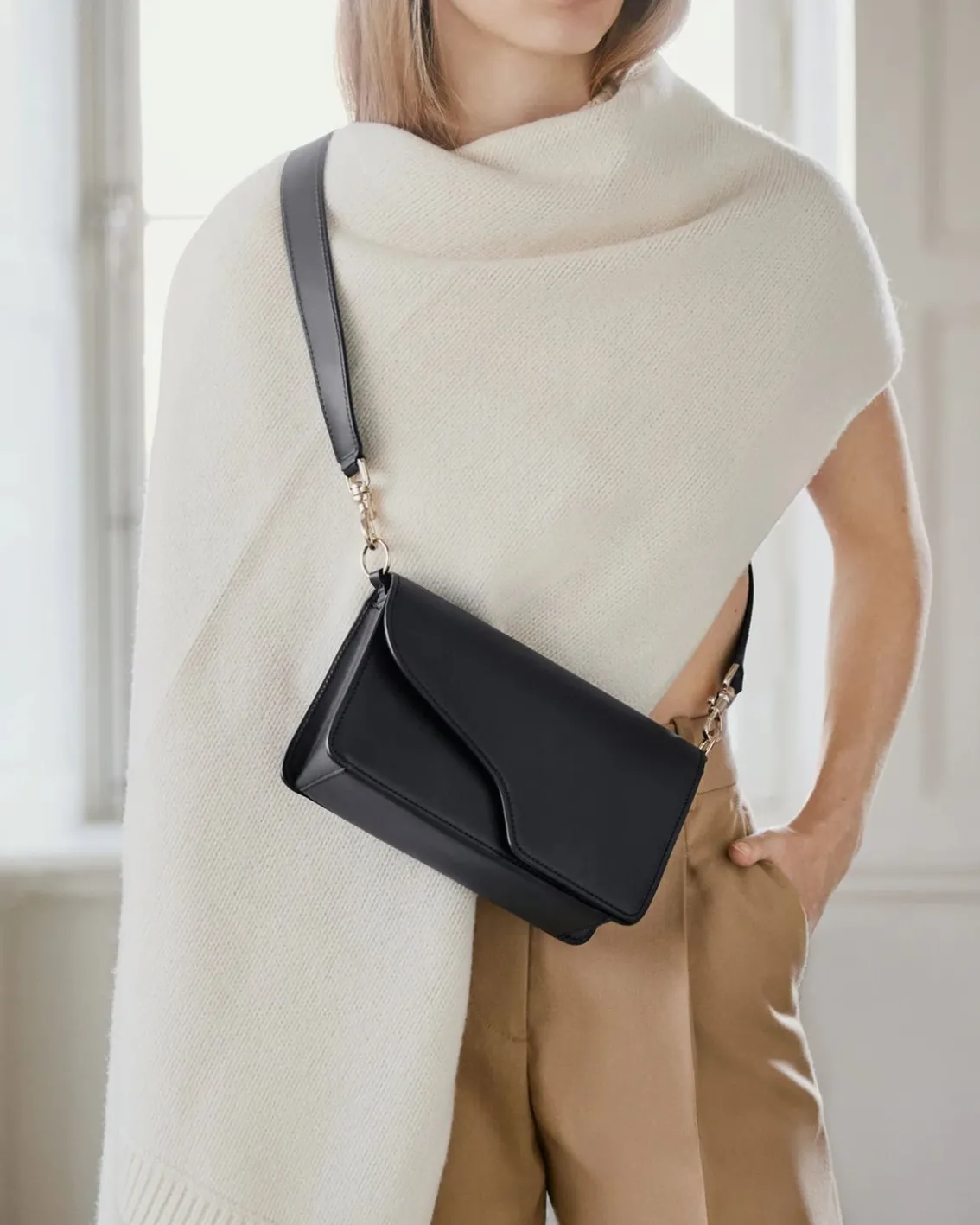 ATP Atelier Assisi Shoulder Bag Black
