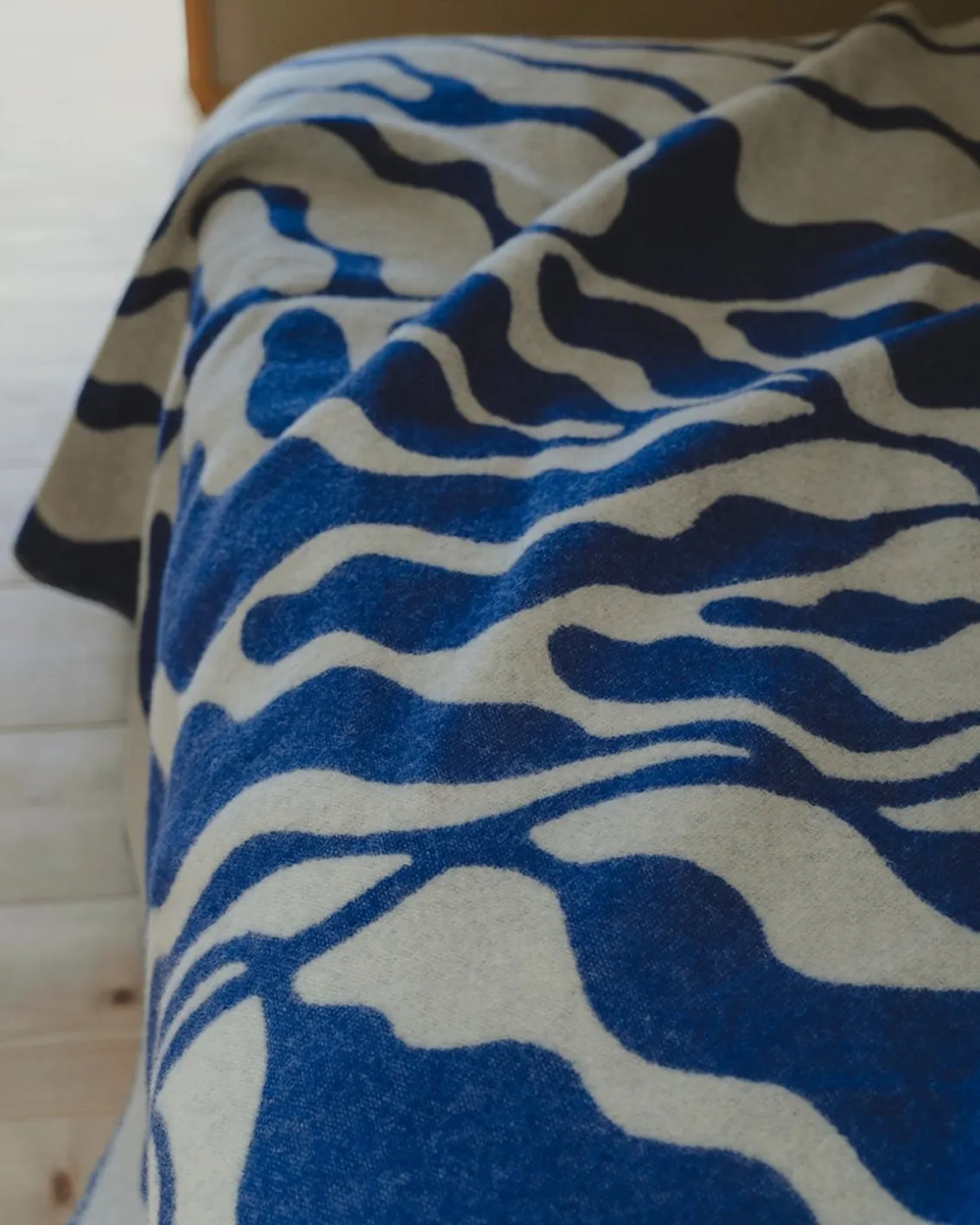 Fine Little Day Leaves Wool Blanket Blue/White