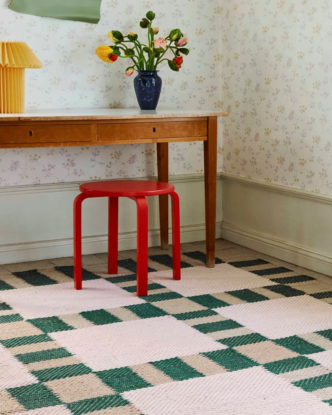 Layered Evelina Kroon Korean Chives Jute Rug