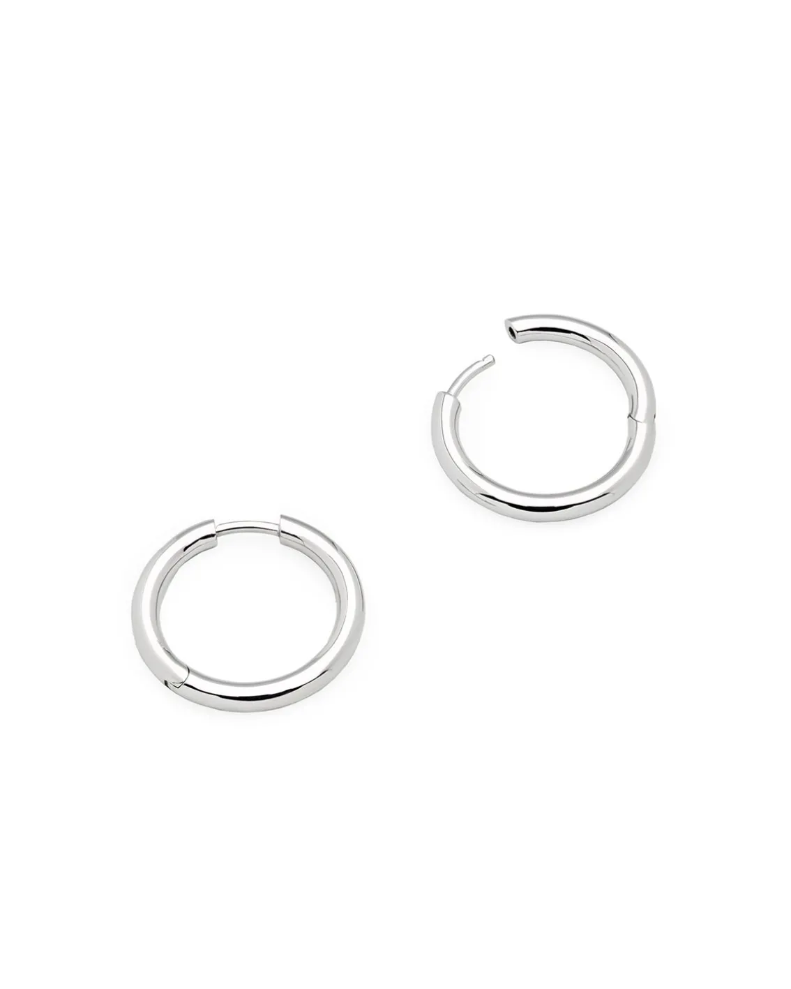 Tom Wood Classic Hoop Earrings Medium Silver